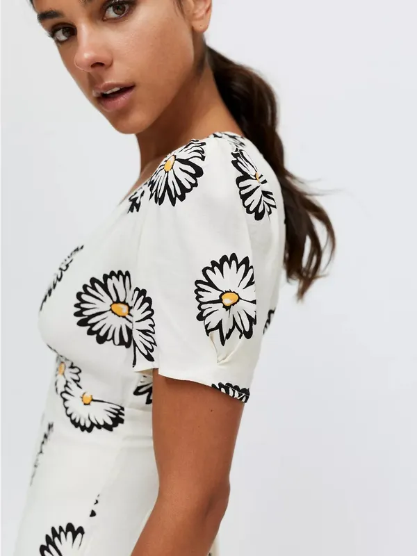 Urban Outfitters Daisy Floral Linen Blend Twist Front Mini Dress Small NWT - Image 5