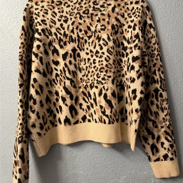 A new day Leopard Print Women's Sweater size Large - Image 6