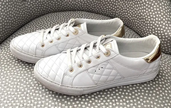 Guess “Loven” Quilted White Sneakers . Sz. 9M - Image 2