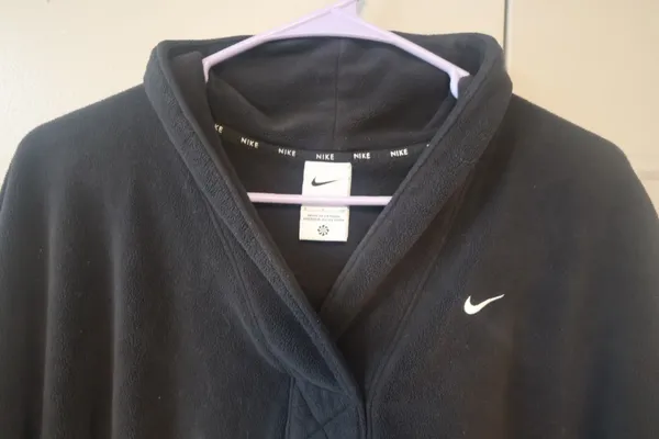 NIKE women's FB5642-010 Polar Fleece Long Sleeve Top Therma-FIT technology in black size small. - Image 4