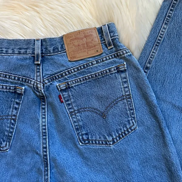 LEVI’S 550 Jeans In Medium Wash - Image 5