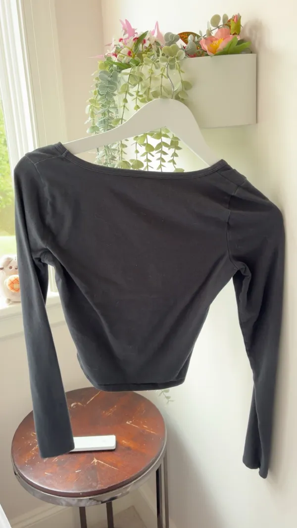 Hollister Co. black long sleeve crop top in a S - Image 3