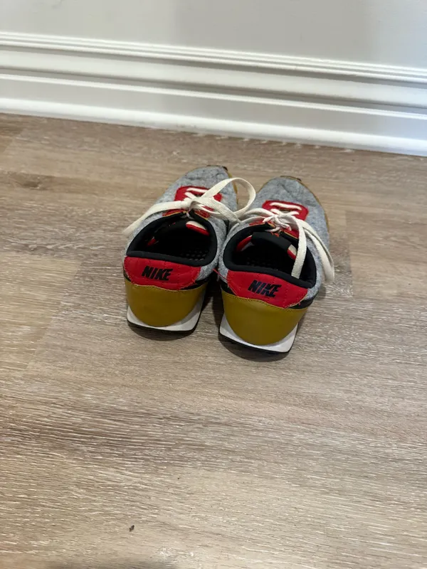 Nike Tennis Shoes size 7 - Image 4