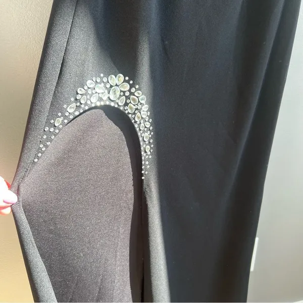 David’s Bridal NWT Jules and Cleo Crepe Black Strapless Evening Gown Embellished - Image 5