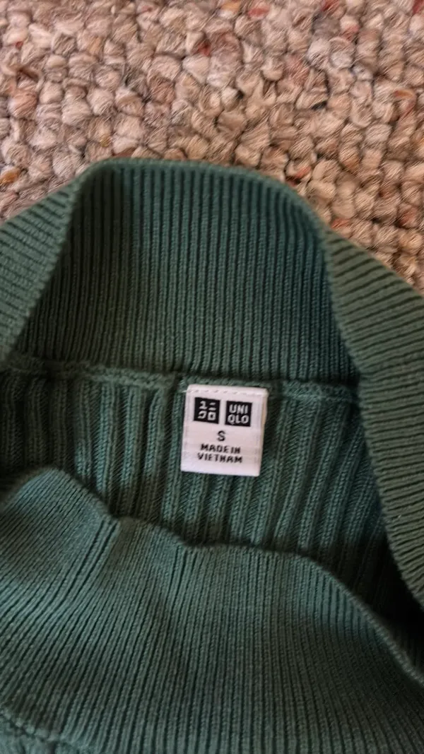 Uniqlo Cropped Tank Top - Image 5