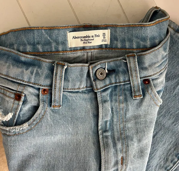 Abercrombie The Boyfriend Mid rise Jeans - Image 3