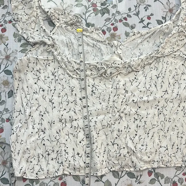 H&M White and black Floral Ruffle trimmed top set piece Size XXL - Image 7