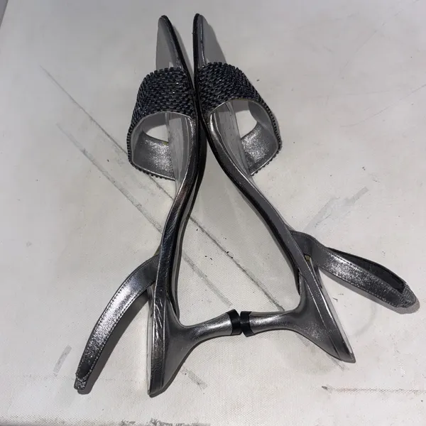 Vintage Y2K 90s Stuart Weitzman Silver Beaded Sling Back Kitten Heel Sandal 7.5B - Image 7