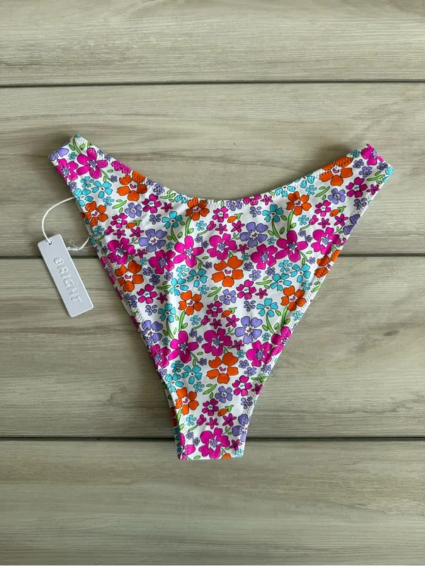 Bright Swimwear Capri Citrus Floral Bottom White Medium NWT - Image 5
