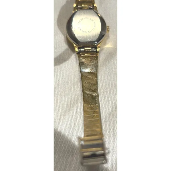 Bulova Ladies Gold‎ Tone Quartz Watch Elegant Dress Style 1981 - Image 3