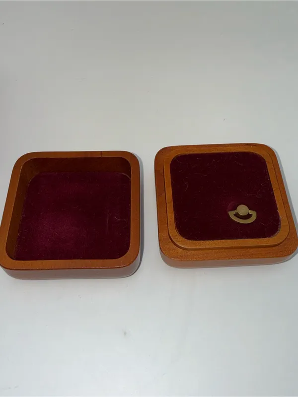 Wooden Jewelry Box Set - Brown Decorative Carousel and Love Motif - Image 4
