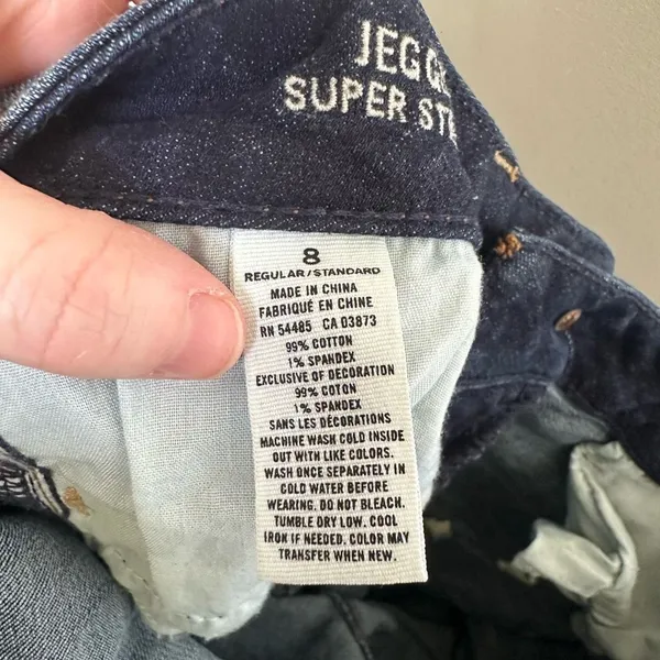 American Eagle Women’s 8 Super Stretch Distressed Jeans - Image 6