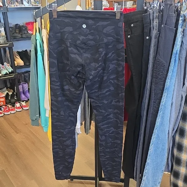 lululemon athletica Navy Camo Leggings - Image 5