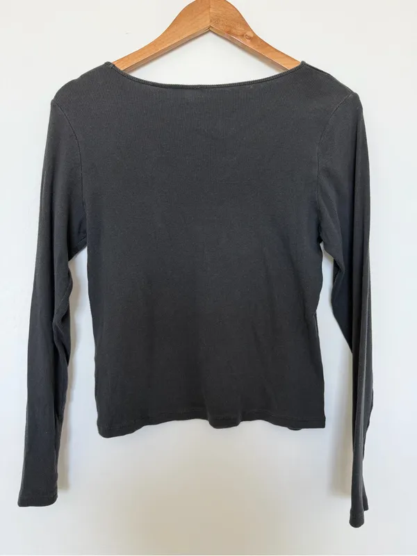 Levi's Black Long-Sleeve Crewneck Top with red Logo Patch - Image 4