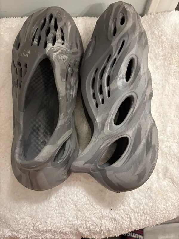 Adidas Foam Rubber Shoes Sz9 Gray Size 9 - Image 5