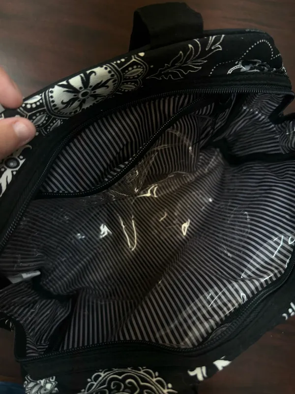 ThirtyOne Boutique Black and White Floral Print Cosmetic Bag - Image 5