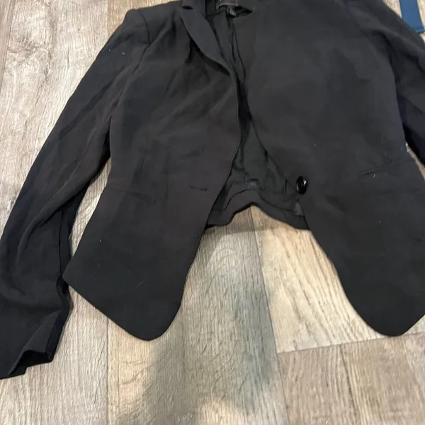 BCBG Maxarzia small black blazer‎ - Image 7