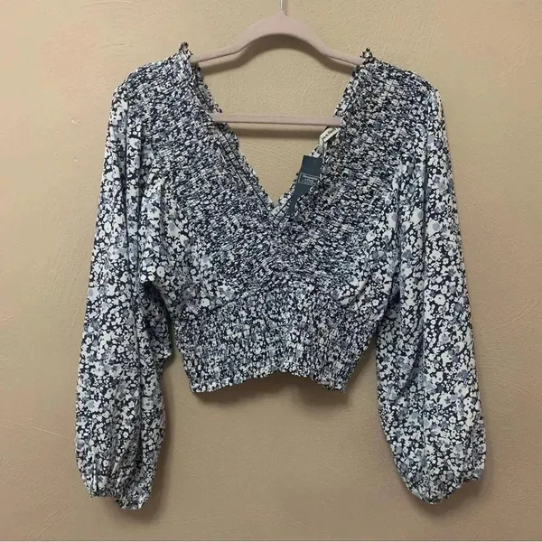 Abercrombie & Fitch Smocked Long Sleeve Blouse Size Medium NWT New - Image 2