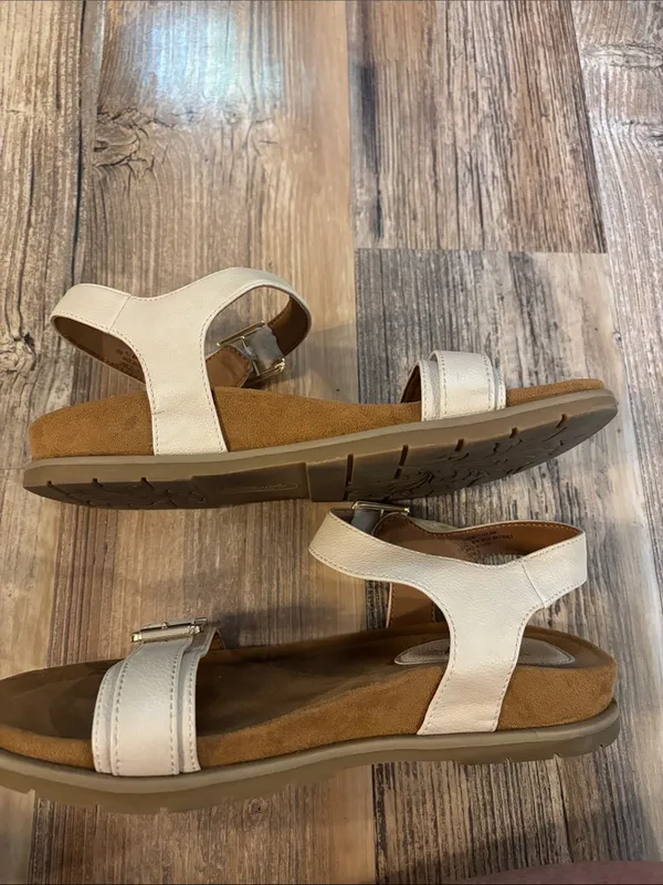 Eurosoft Gilana Cream Colored Sandals - Size 9M - Image 9
