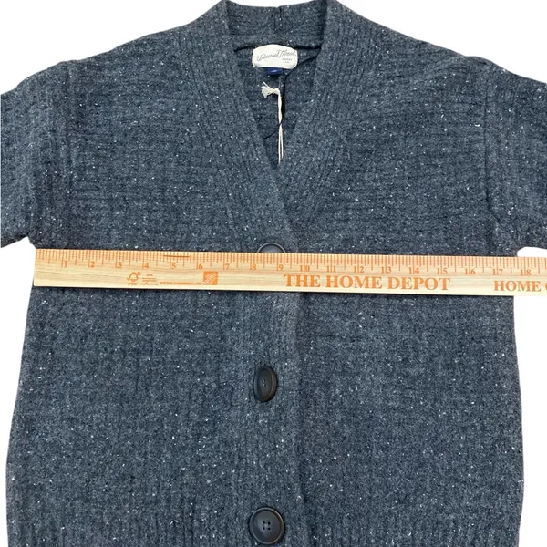 Everyday Basic Staple Universal Thread Thick Cozy Gray V Neck Cardigan Sweater - Image 3