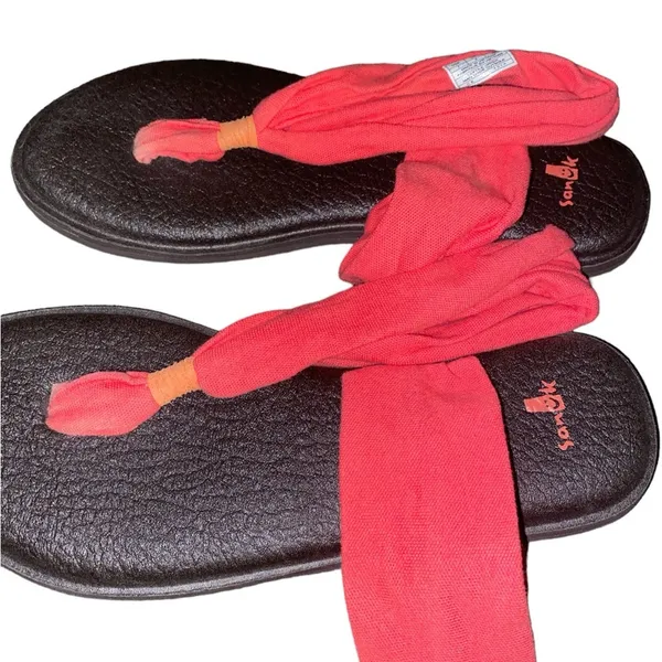 Sanuk flip flops size 7 - Image 3