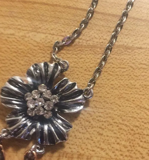 Stunning signature piece necklace. New. - Image 5
