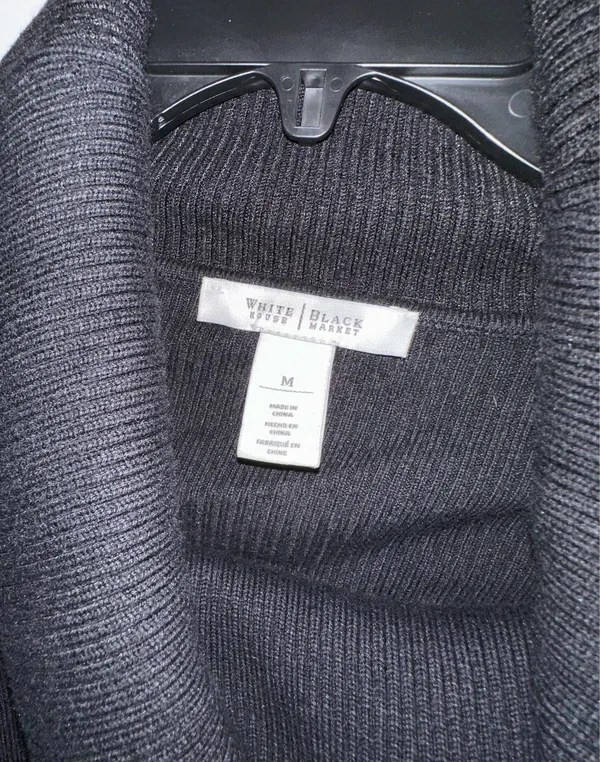 White House Black Market long sleeve blouse size Medium. - Image 3