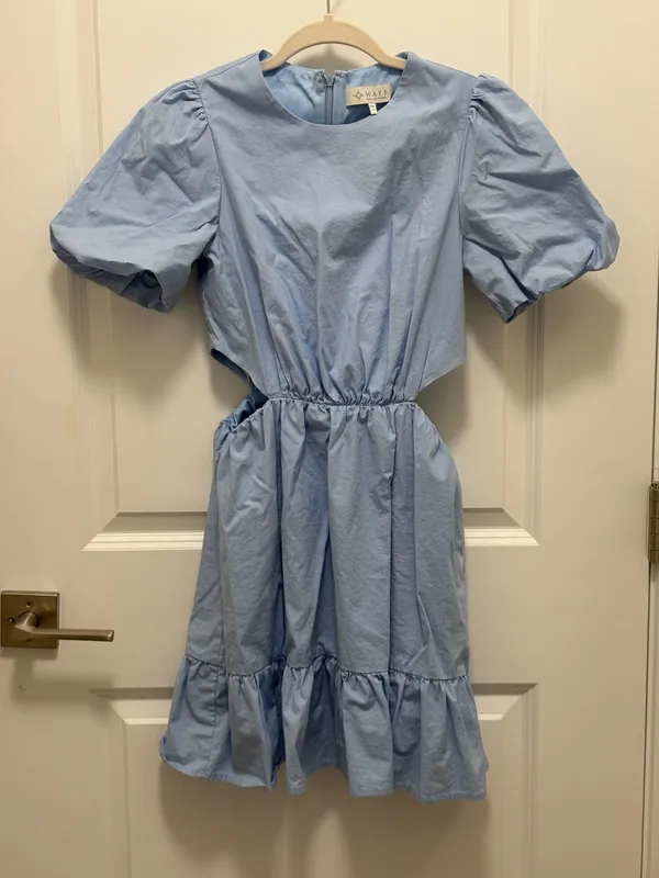 This WAYF puff sleeve wayf dress features a light blue color and side cutouts. - Image 5