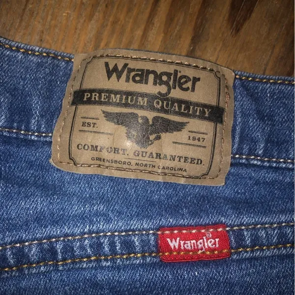 Wrangler denim cut off shorts size 32 - Image 3