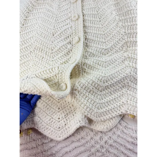 Vintage Handmade Crochet Poncho Capelet Cream Ivory Chevron Button Front Wrap - Image 5