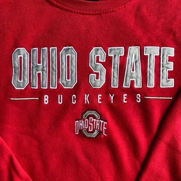 Colosseum Men's Red Ohio State Buckeyes Sweatshirt size Medium - Image 2