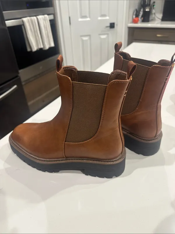 Dream Paris Brown Lug-Sole Slip-on Chelsea boots size 8.5 - Image 2