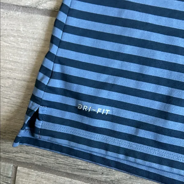 Nike Women’s Navy and Light Blue Striped Sleeveless Polo Tank - Image 4