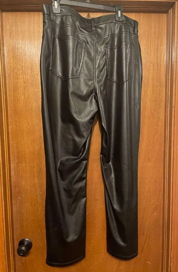 Abercrombie and Fitch Vegan Leather 90s Straight Pant - Image 7
