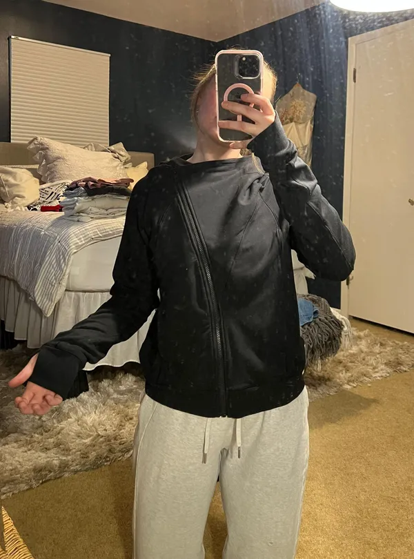 Lululemon Long Sleeve Cross Over Jacket - Image 4