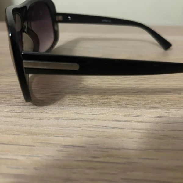 Stylish Black Sunglasses - Image 4