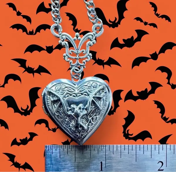 Gothic Vampire Bat Heart Locket Necklace 🩶🦇🖤 Silver - Image 5