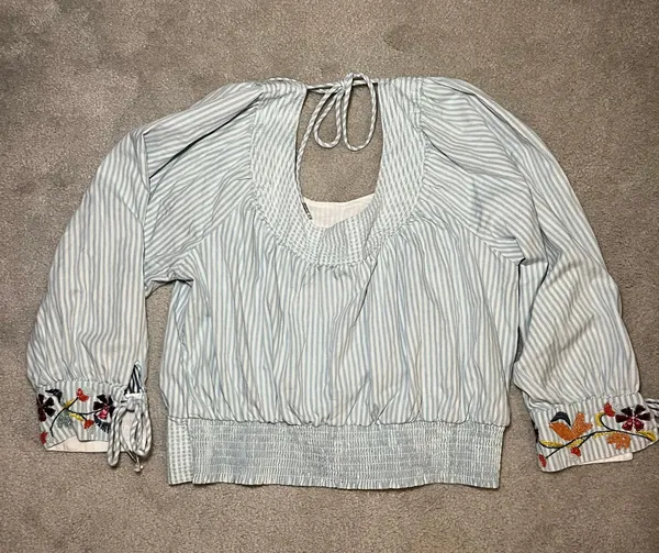 Anthropologie Beaded Puff Sleeve Blouse Size Medium - Image 3