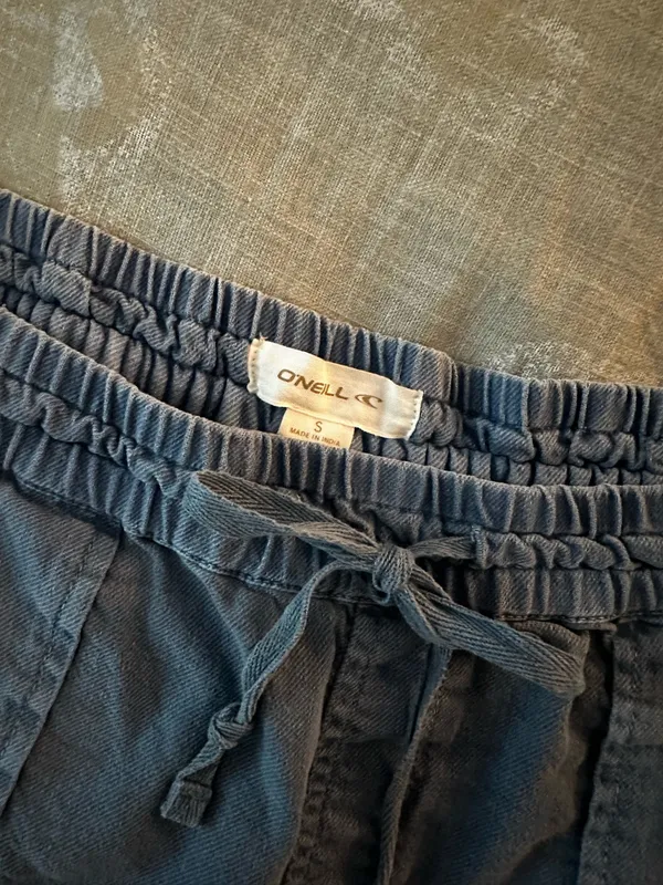 O'Neill beach shorts size small - Image 3