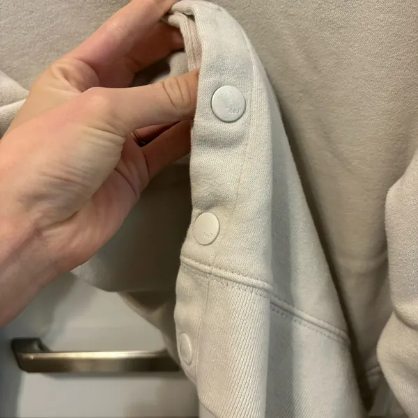 Abercrombie & Fitch Cream Crewneck Sweatshirt - Image 5