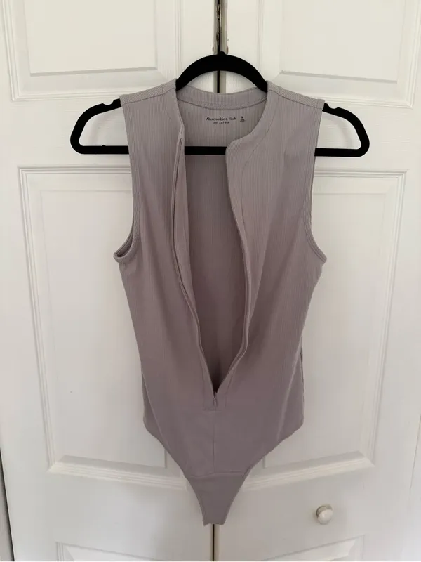 Abercrombie & Fitch Soft A&F Rib Gray Bodysuit Zip Deep Plunge Neck Medium - Image 5