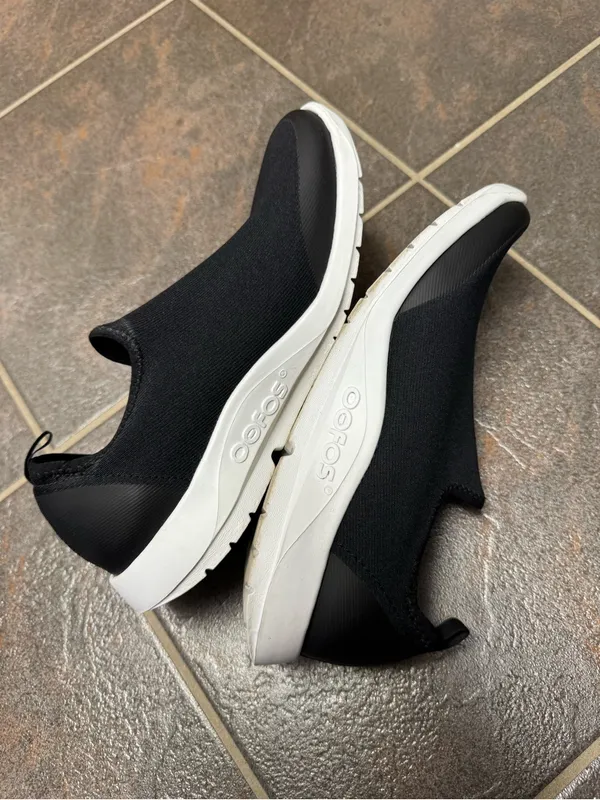 OOFOS OOmg Sport Slip On Lowtop Sneakers Shoes Black White Logo Womens 9 EU 40 - Image 10