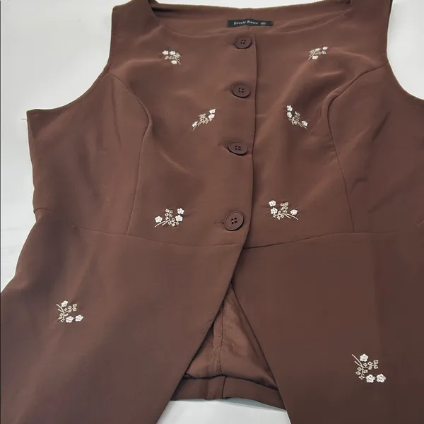 Sleeveless Brown Embroidered Button - Image 8