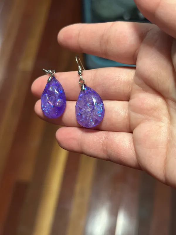 Purple handmade resin earrings - Image 6