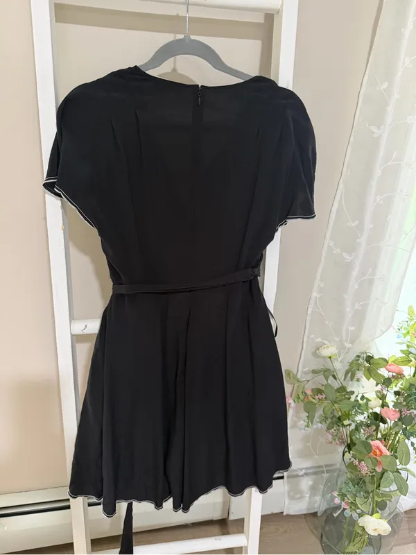 Diane Von Furstenberg Black Wrap Mini Romper with White Piping - Image 8