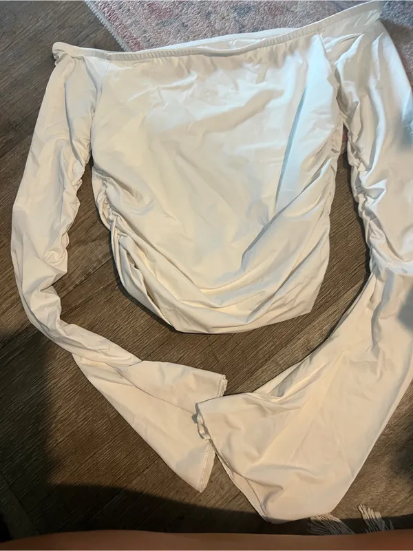 Edikted Off-Shoulder Long Sleeve Ruched Top in White - Image 5