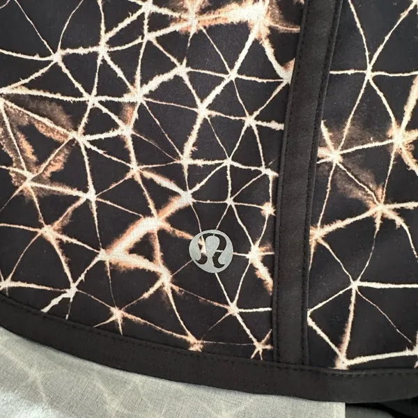 LIKE NEW LULULEMON RARE black peach and white shorts - Image 5
