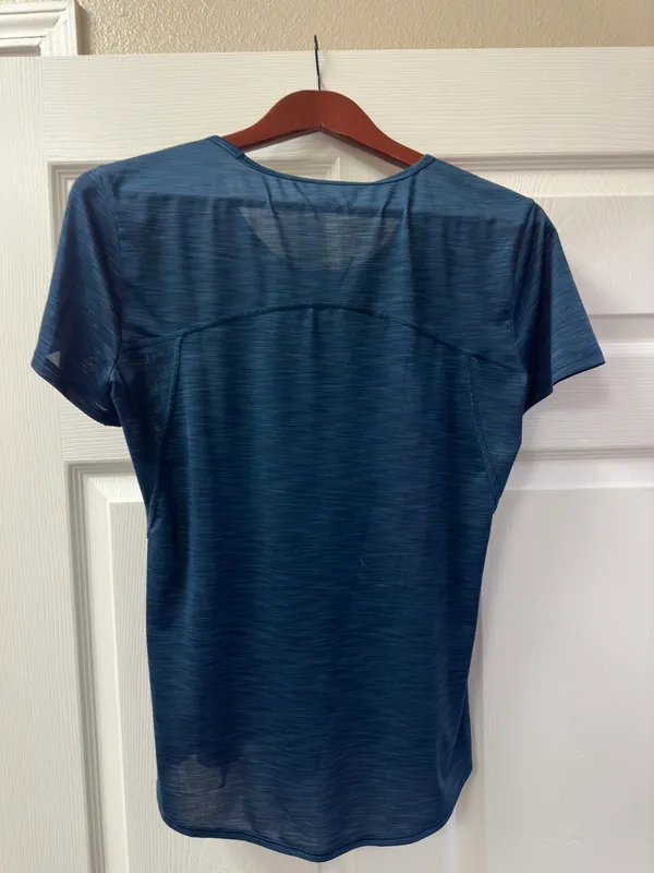 Athleta T-Shirt - Image 3