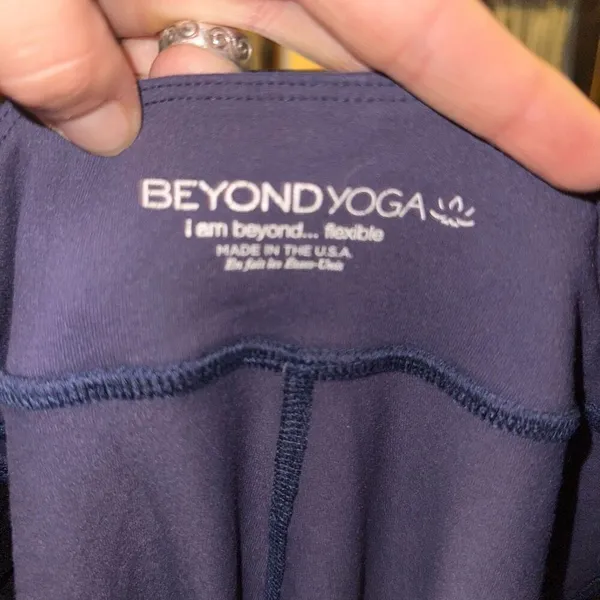 Beyond Yoga navy mesh sides L athletic leggings - Image 2