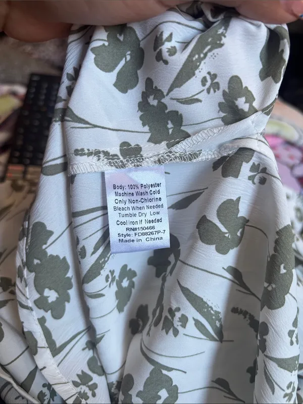 Monday Fun Kinny Split Neck Smocked Shoulder Blouse Green Size 2X - Image 5